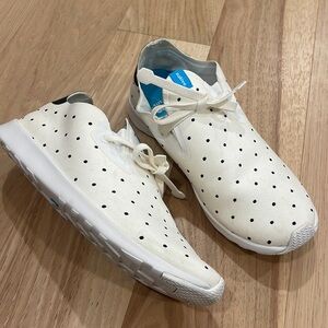 Native Keep it Light Sneaker, Size 7